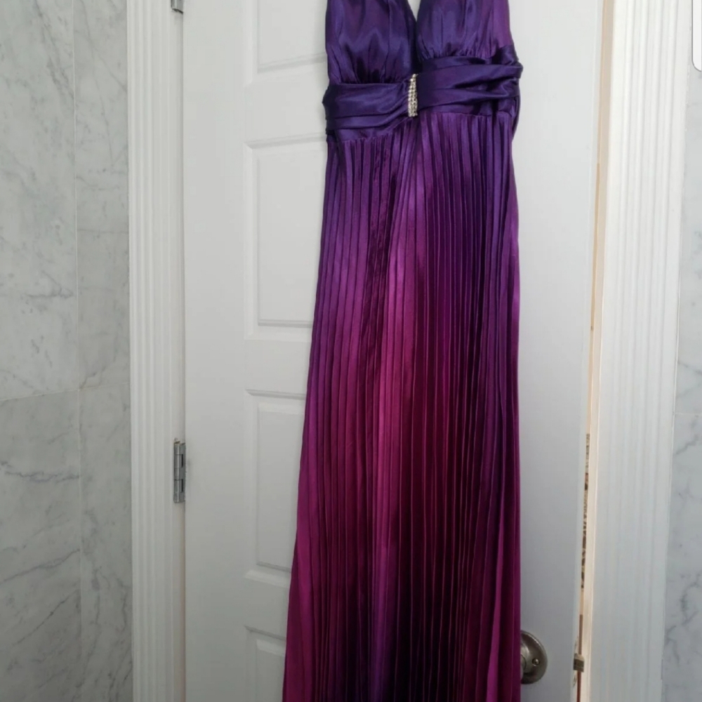 Dress - Picture 2 of 8